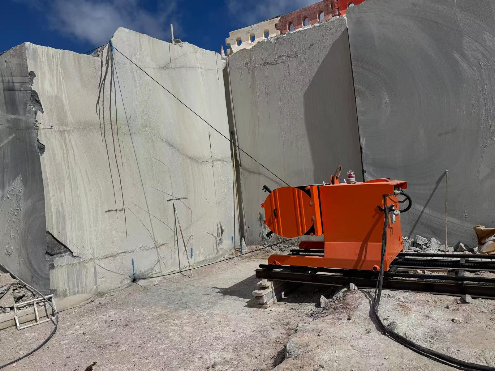 KEENOVA New-Generation 75kW Wire Saw Cutting Granite in an Australian Quarry